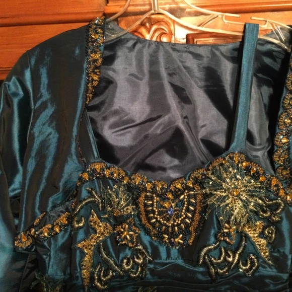 Beautiful Full Length Gown - Picture 3 of 10